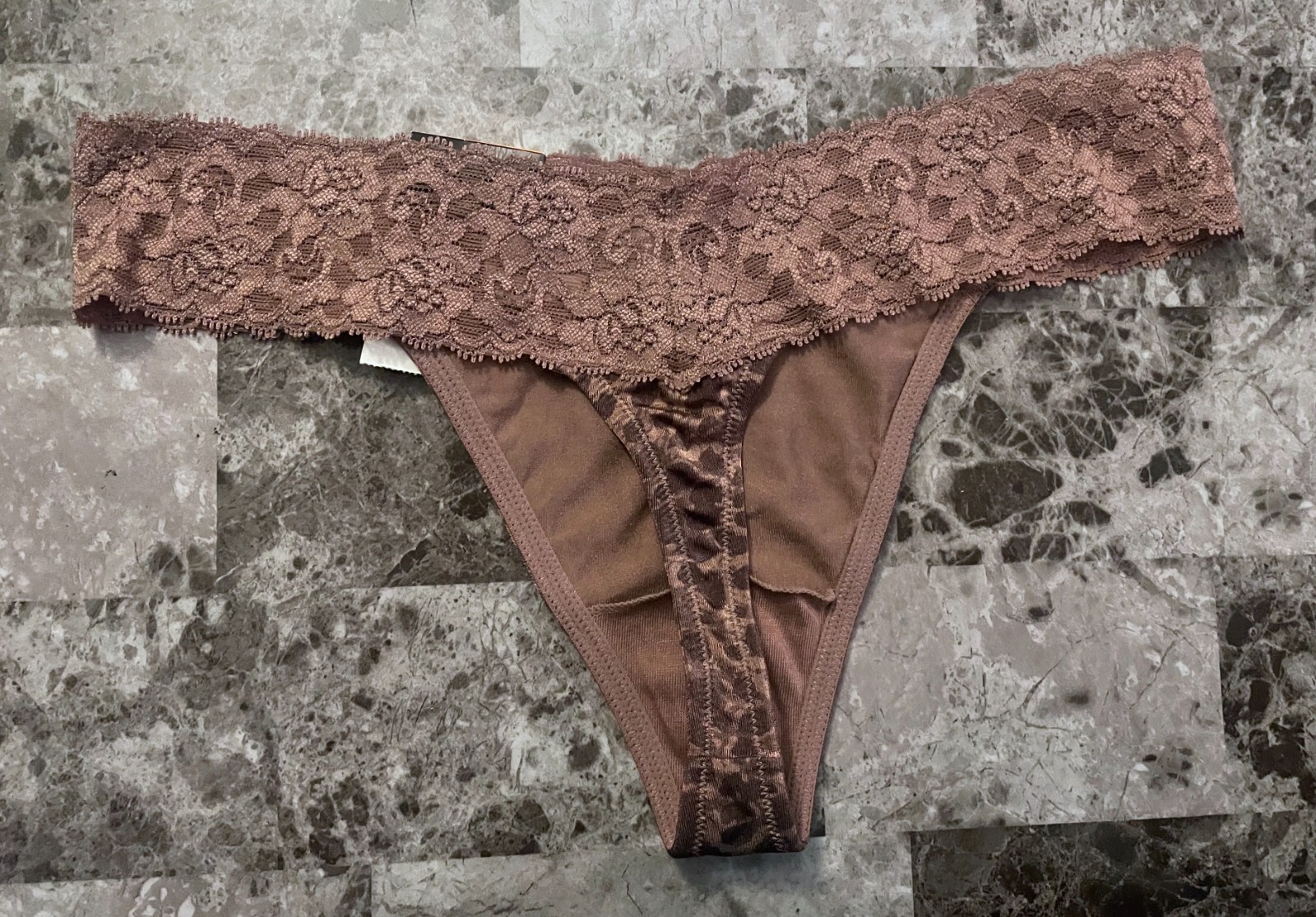 NWT MAIDENFORM S/M SMOOTH BROWN LEOPARD CHEETAH TAUPE LACE RARE THONG PANTIES