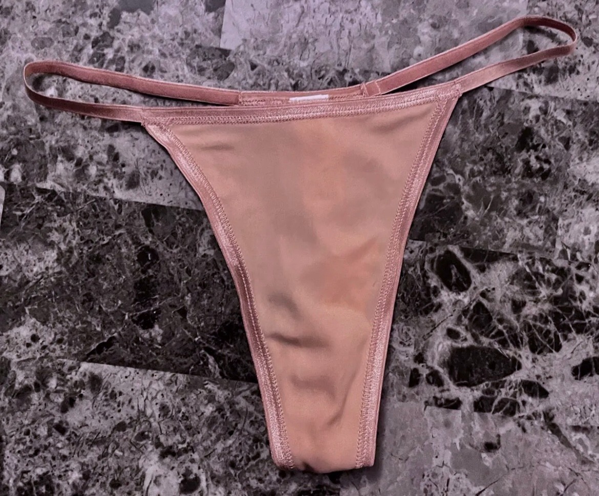 NWT GAP BODY XS PINK SMOOTH NYLON SPANDEX VINTAGE RARE THONG PANTIES 2003