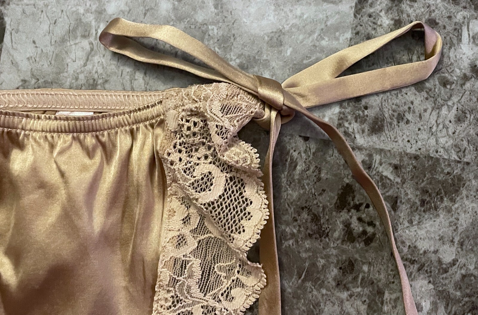 NWT VICTORIA’S SECRET L SMOOTH BEIGE SILK SIDE TIE VINTAGE RARE V STRING PANTIES