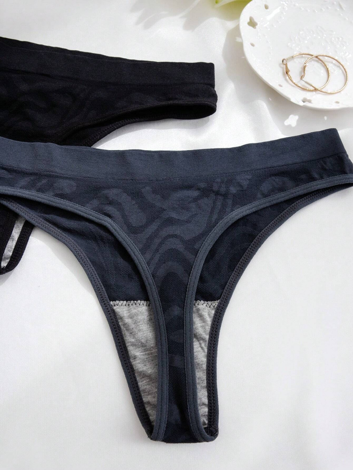 Women’s Comfortable Seamless Stretchy High Rise Cheeky Thong Panties – Pack of 7