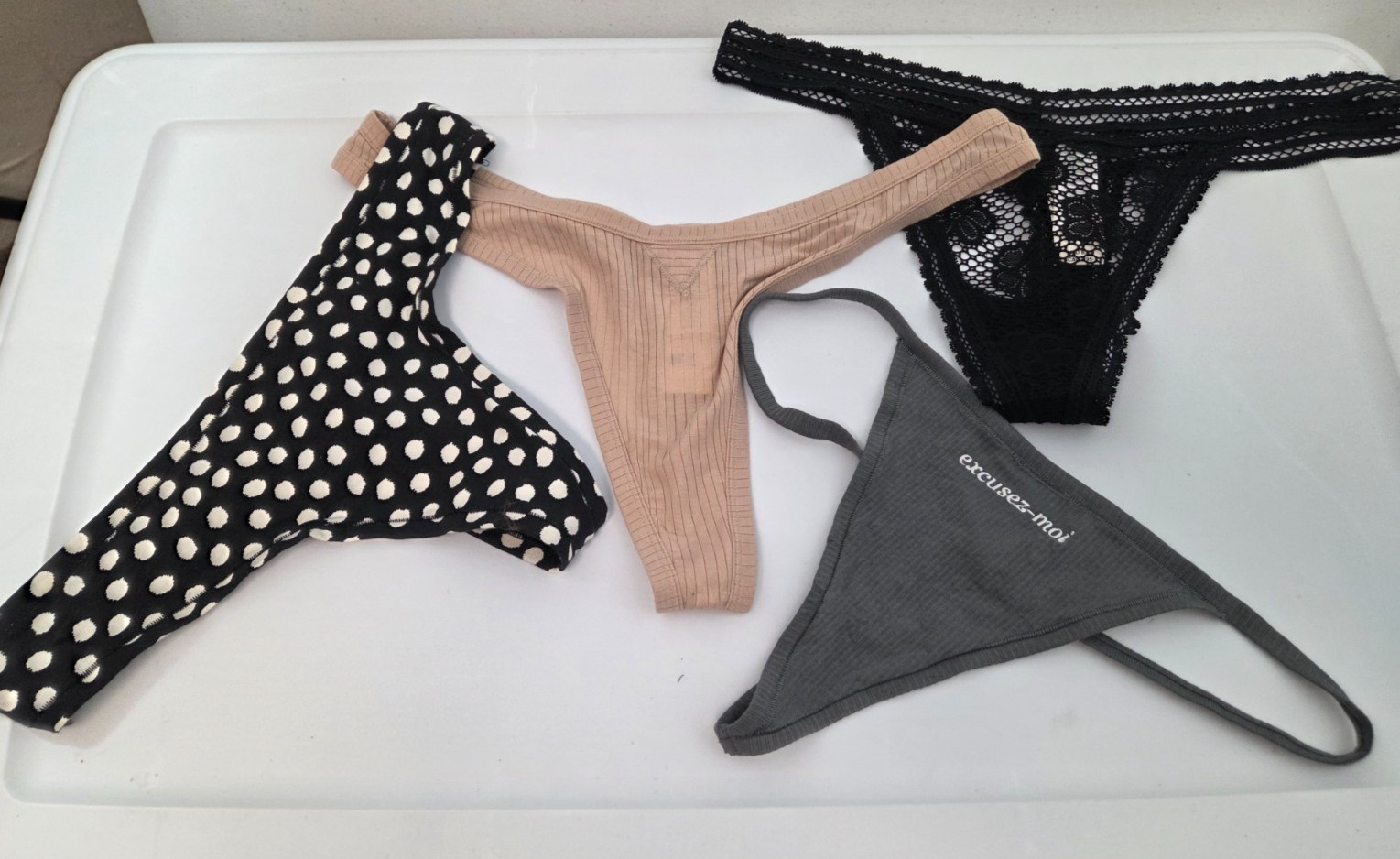 Lot of 4 Aerie Thongs NWT Women’s Large