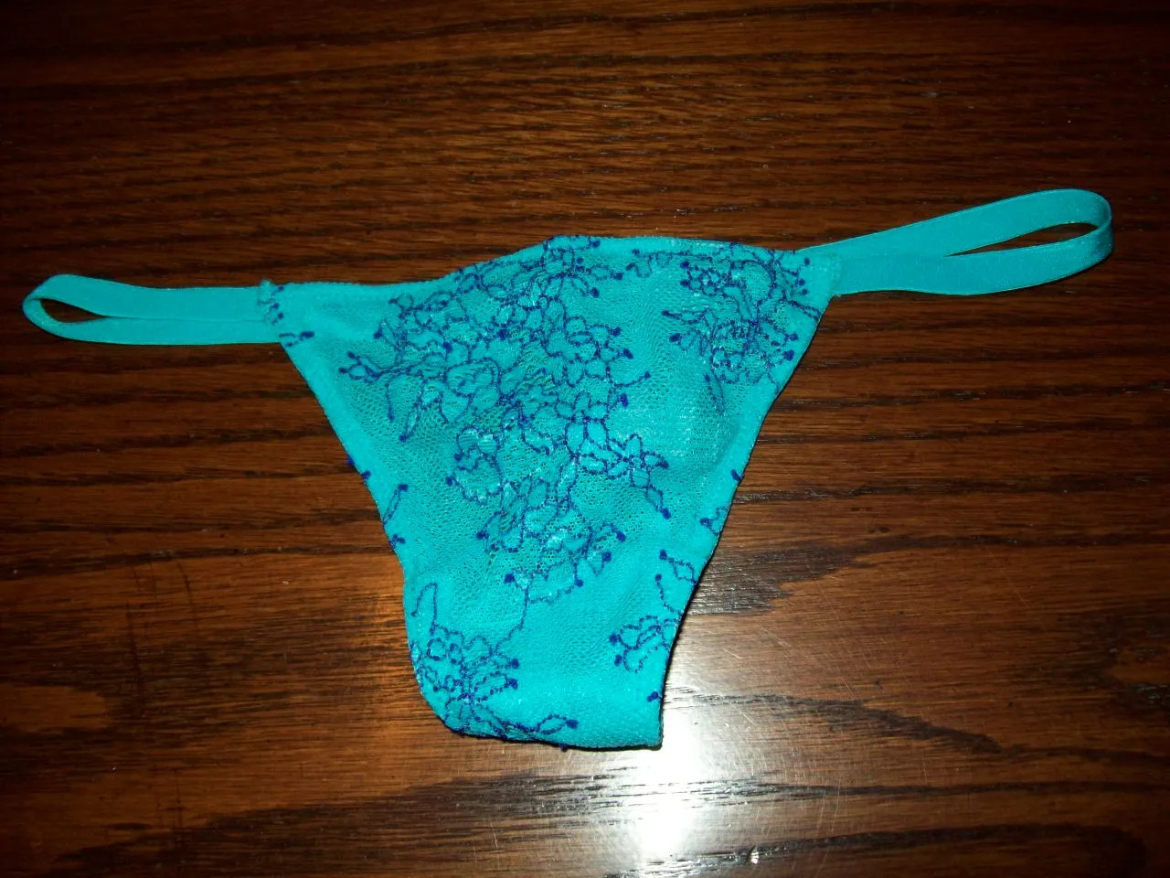 NWT Victoria’s Secret Gstring v-string LACE THONG PANTIES W EMB 11073814 TEAL XS