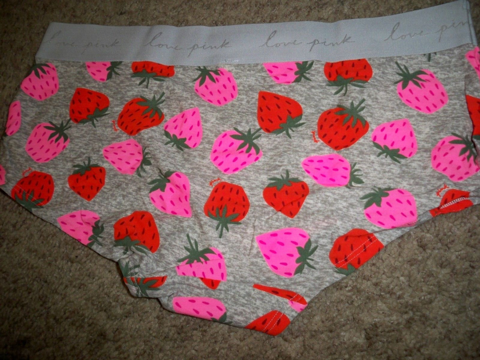 VICTORIAS SECRET BOYSHORT STRAWBERRIES LARGE NEW