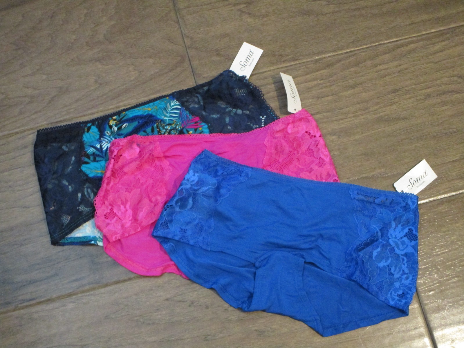 3-PACK SOMA EMBRACEABLE LACE BOYSHORT PANTIES IN BLUE/FLORAL/PINK SIZE SMALL