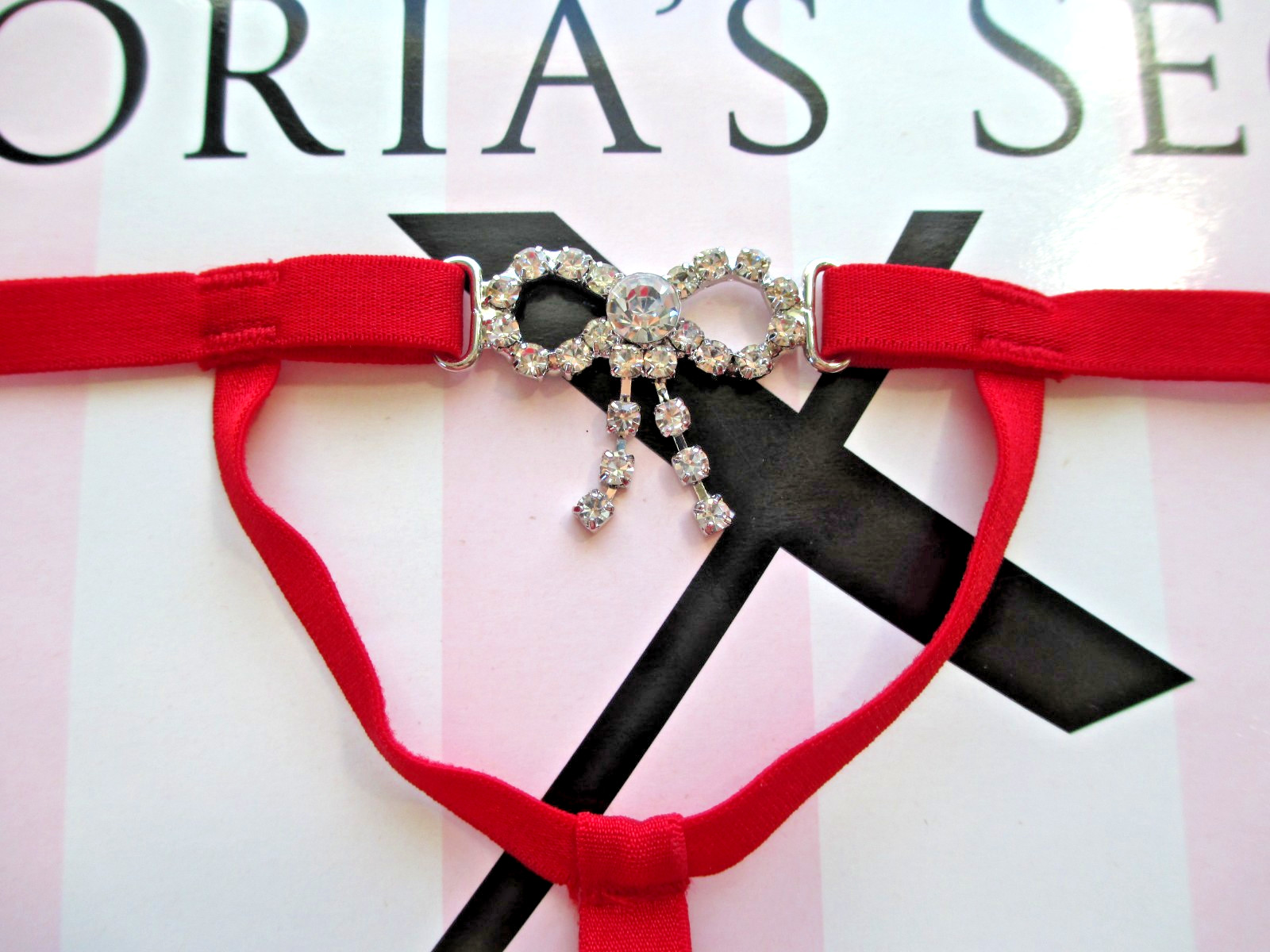 VICTORIA’S SECRET DREAM ANGELS V-String Thong Panty M L Red NWT Hardware Shine