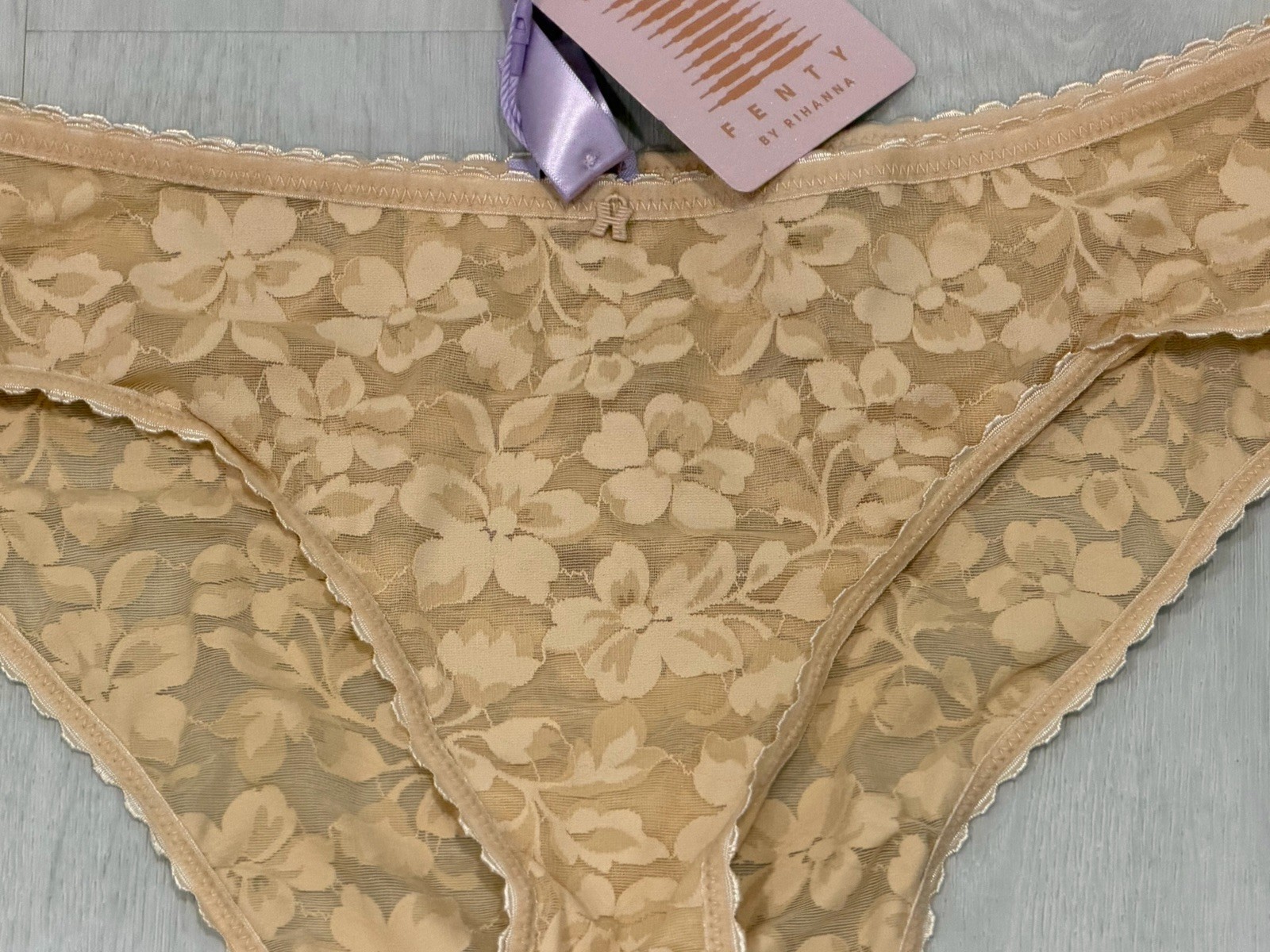 Women’s SAVAGE X FENTY LAVISH LACE BRAZILIAN PANTY – Sweet Latte Nude – Sz S 4-6