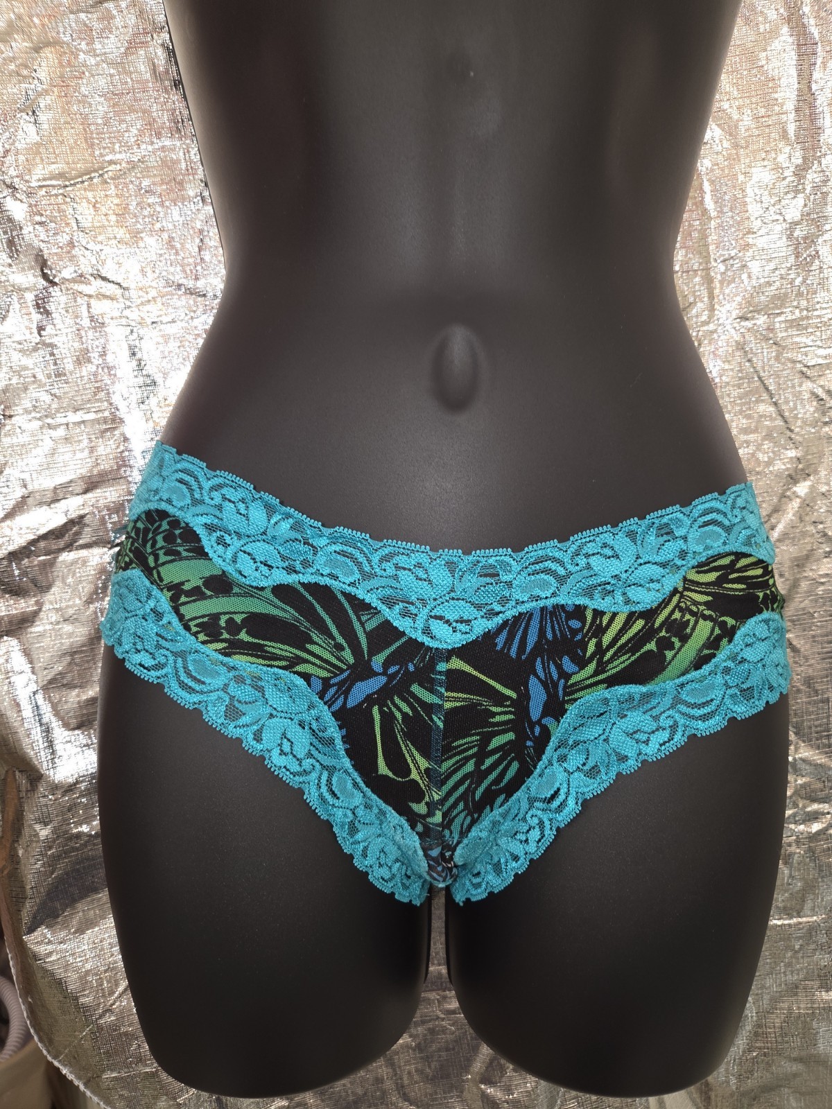 New Express Intimates Lace Thong Panty Small