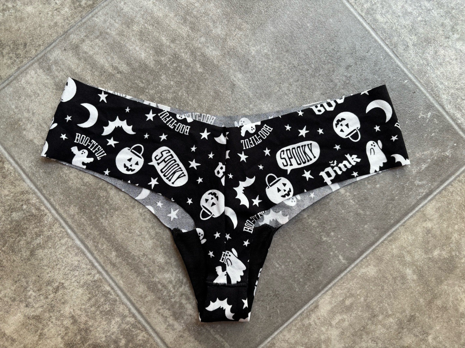 Victoria’s Secret Pink Halloween Women’s Seamless Thong S Black White Ghost Bat