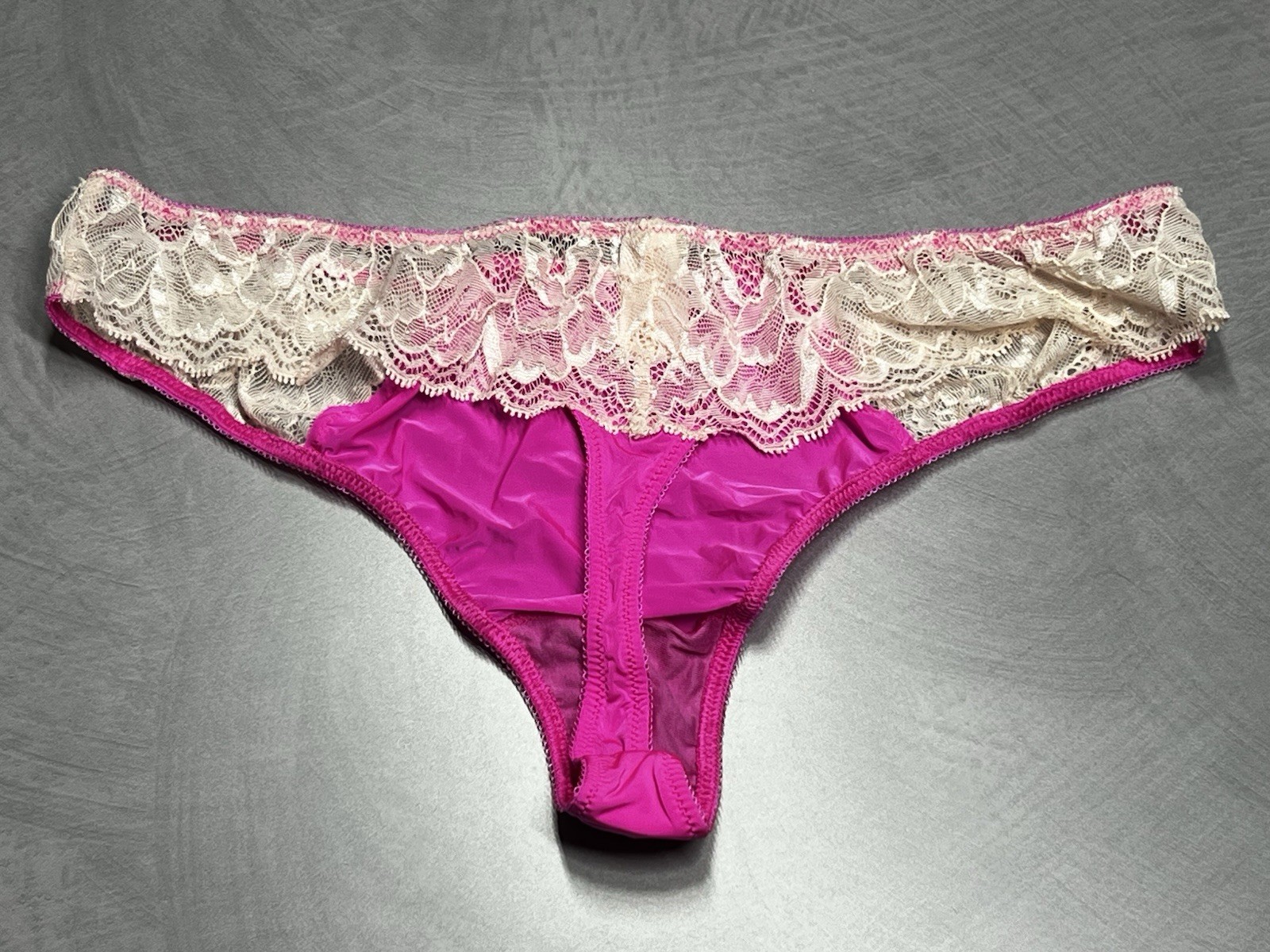 VINTAGE VICTORIA’S SECRET SILKY SMOOTH SATIN THONG PANTY FUCHSIA PINK L NEW