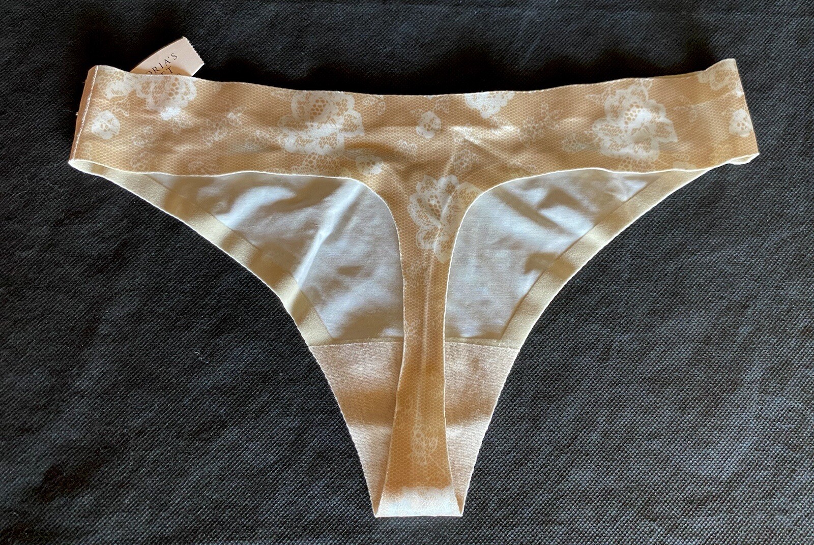VICTORIA’S SECRET Sz M Sateen Nude White Floral Thong Thick RARE No Show Panties