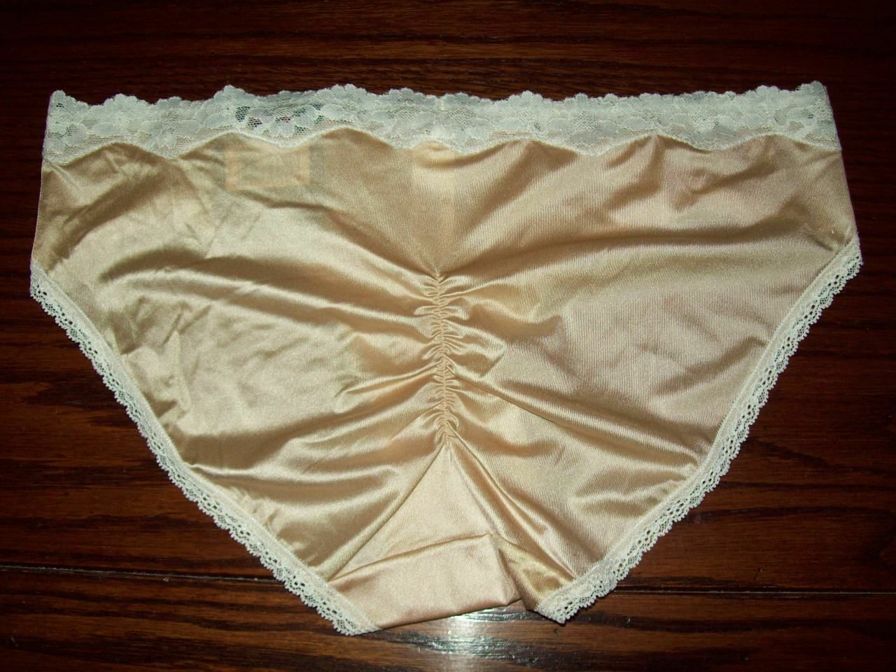 NWT Maidenform Lace Trim Bikini Panties smooth nylon ruched DM0016 WT1 NUDE L /7