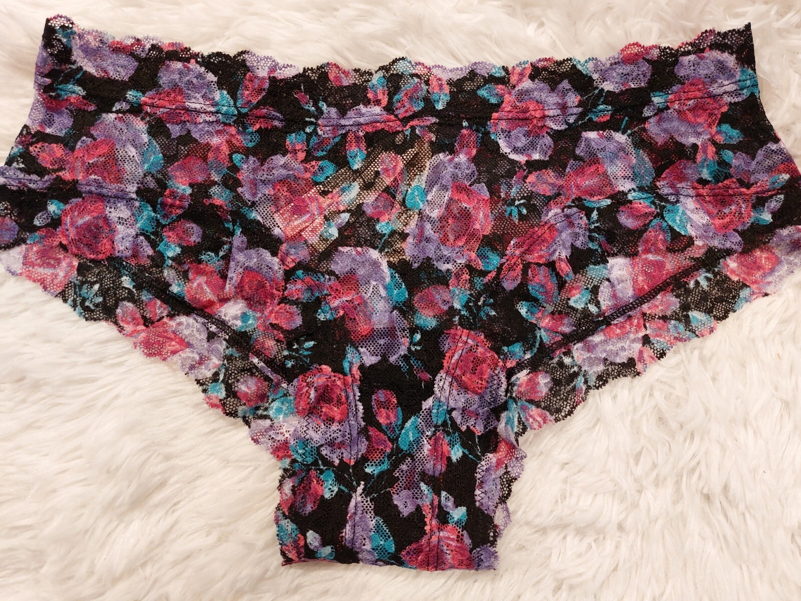 NWT VICTORIA SECRET The Lacie Cheeky Panty Size Small (C8)