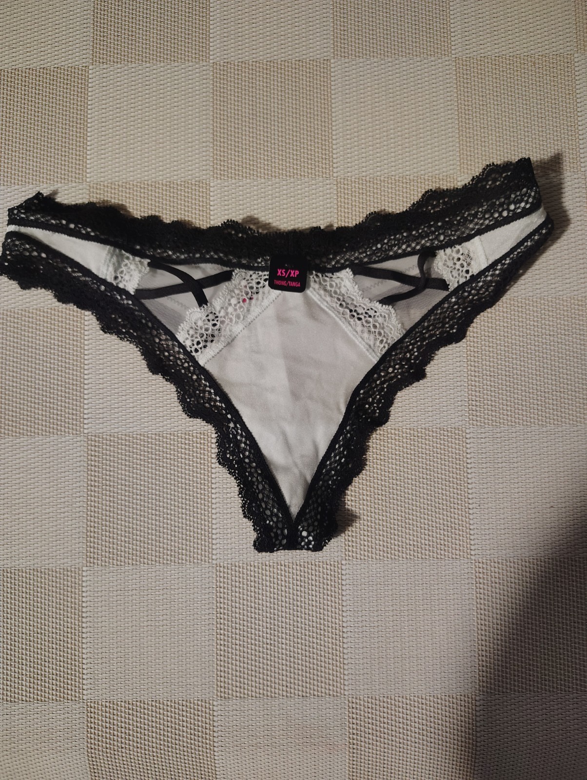 La Senza Thong Sz xs Black & White Low Rise Lace Trim Lightweight Stretch NWT