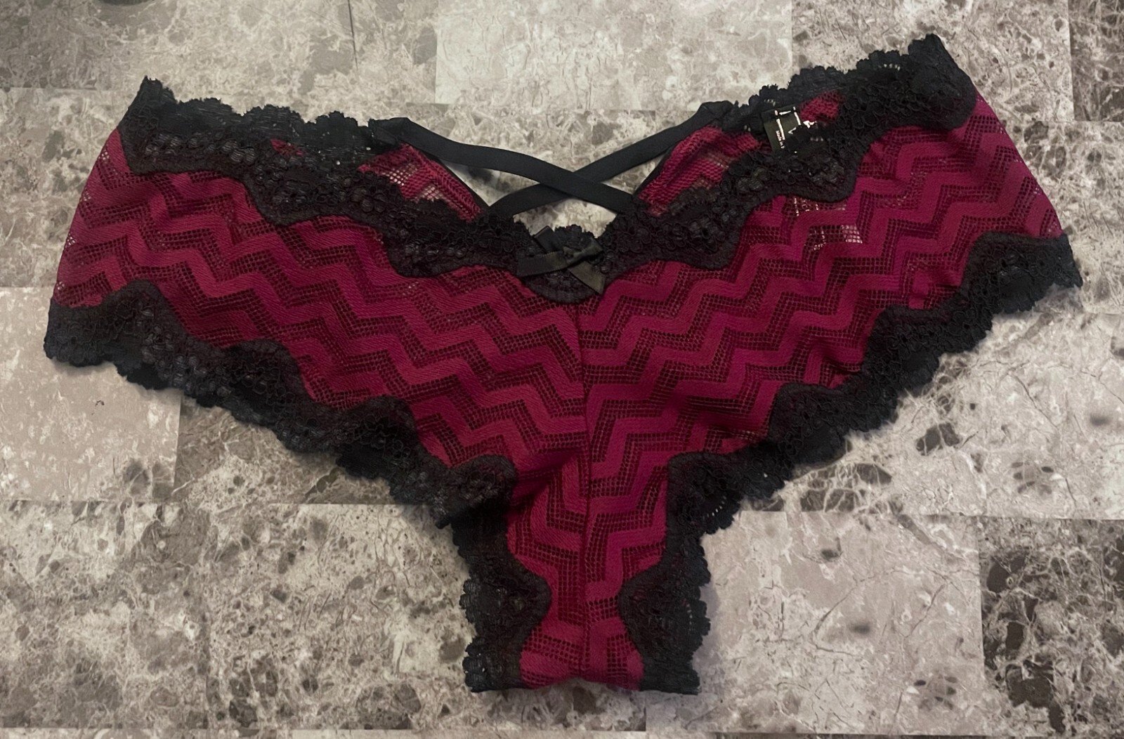 NWT VICTORIA’S SECRET M MAROON ZIG ZAG LACE MESH STRAPPY RARE CHEEKY PANTIES