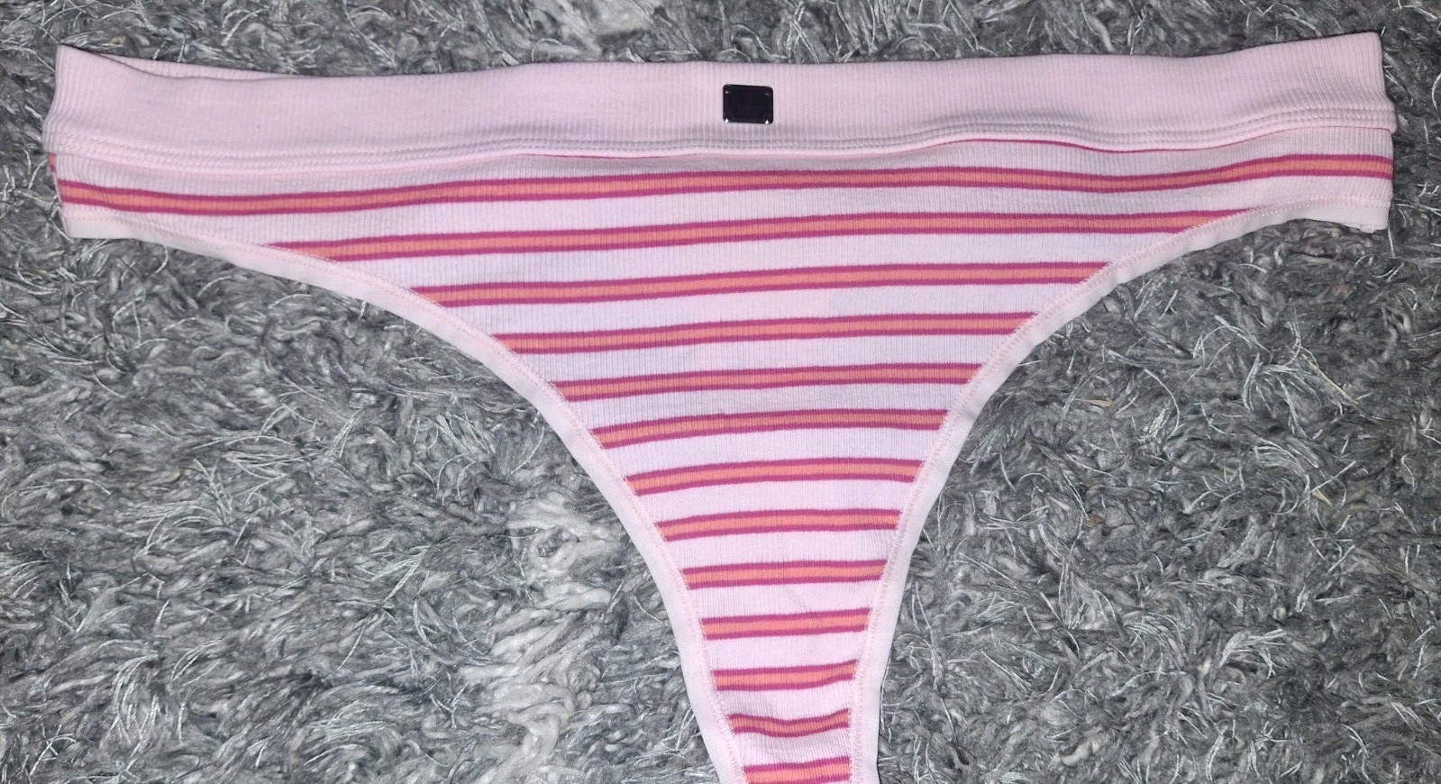 VS cotton ribbed Logo Hardware thong Panty NEW SIZE Large Pink Striped