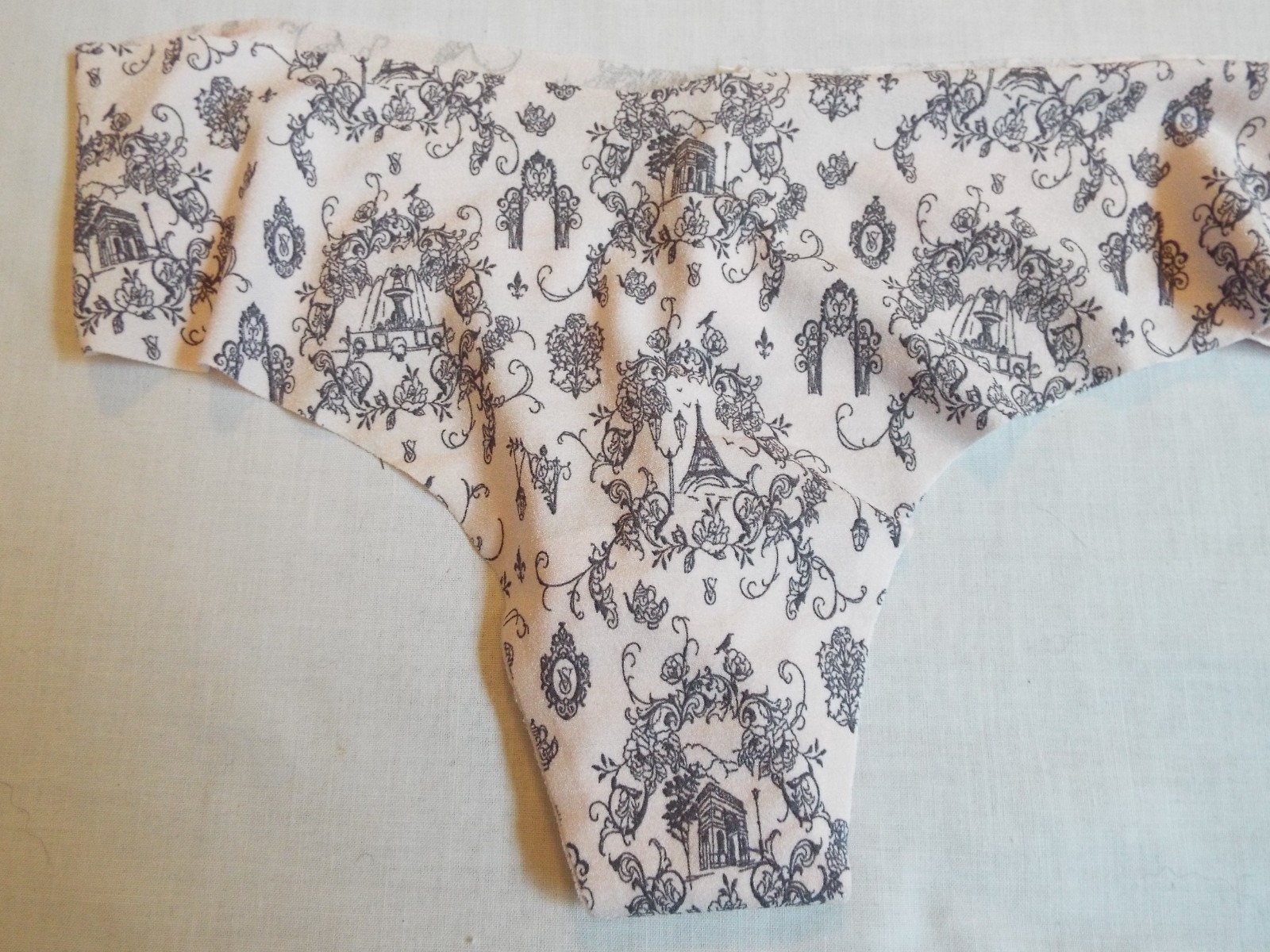 NWT Victoria’s Secret No-Show Thong Panty M Pink Toile