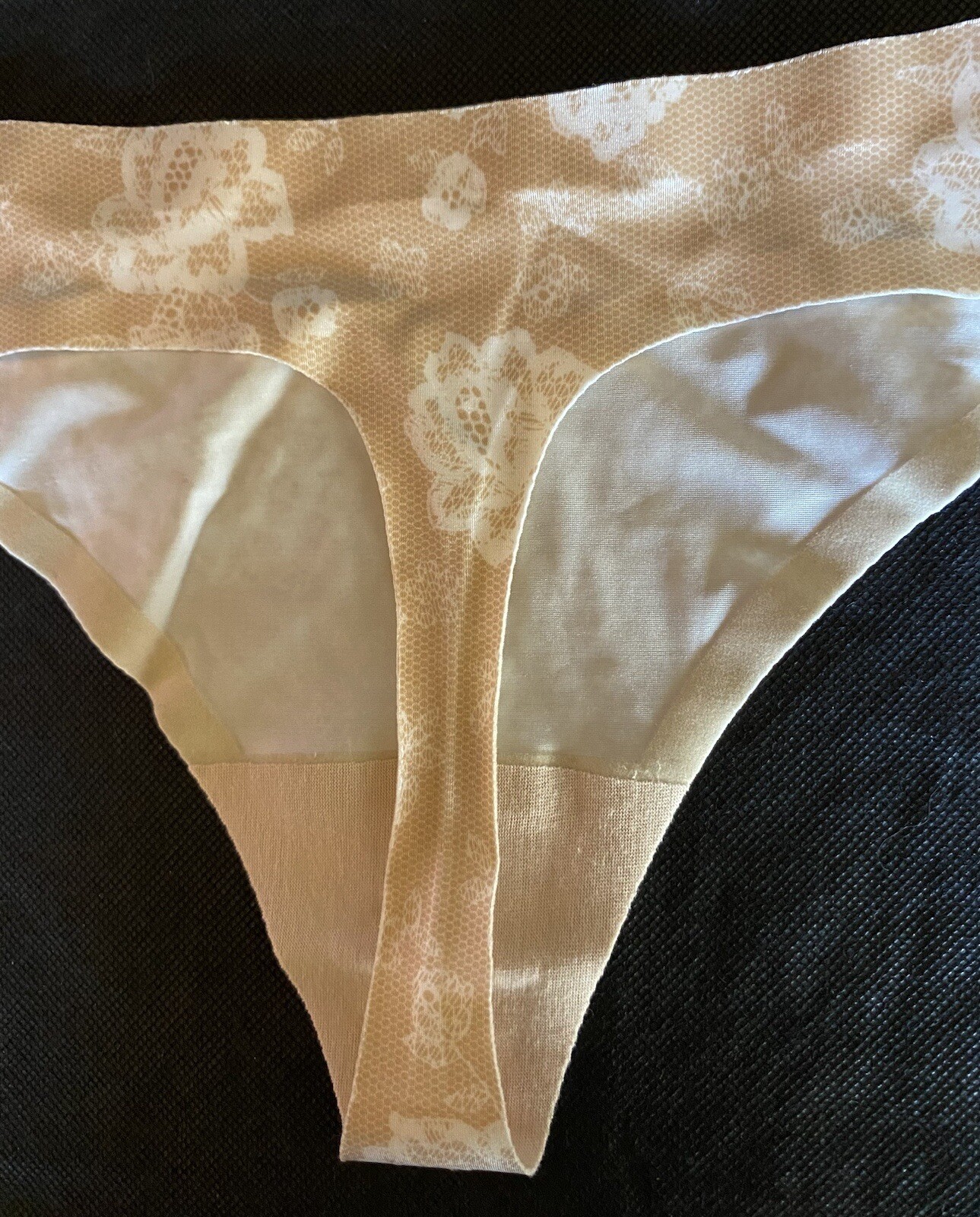 VICTORIA’S SECRET Sz M Sateen Nude White Floral Thong Thick RARE No Show Panties