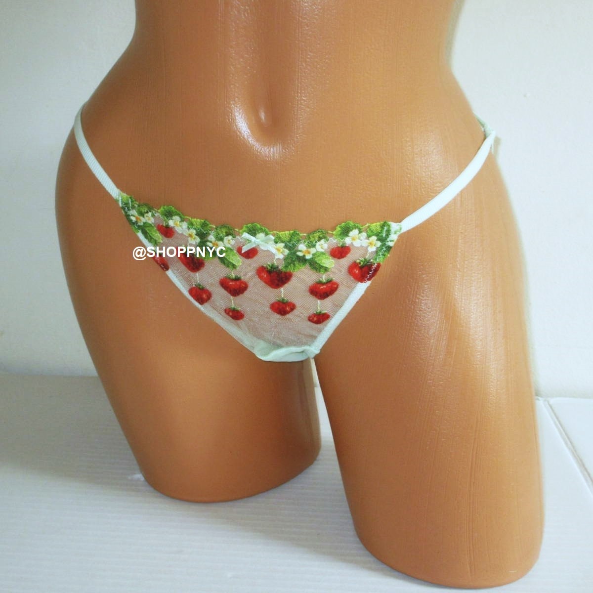 VICTORIA’S SECRET DREAM ANGELS String Bikini Panty Strawberry Embroidered $34