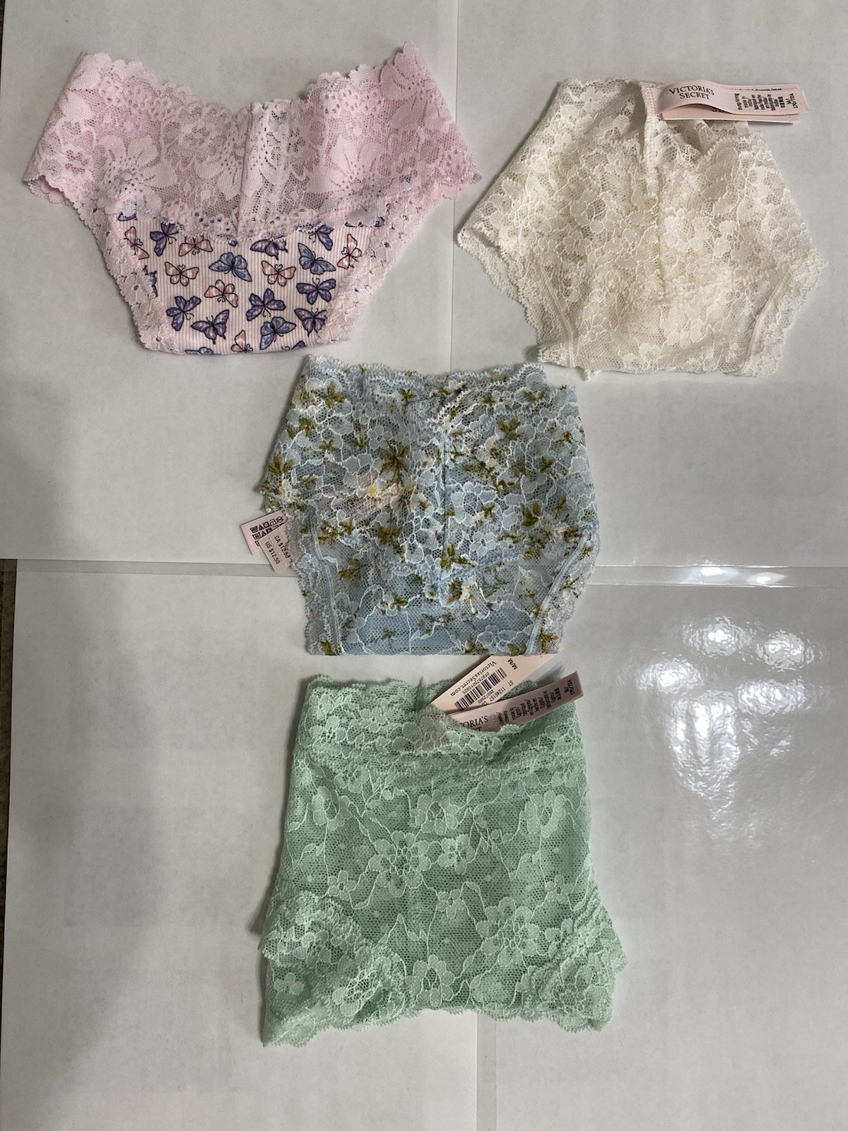 Victoria’s Secret Cheeky & Pink Thong Lot Of 4 Lace Assorted Colors Size M NWT