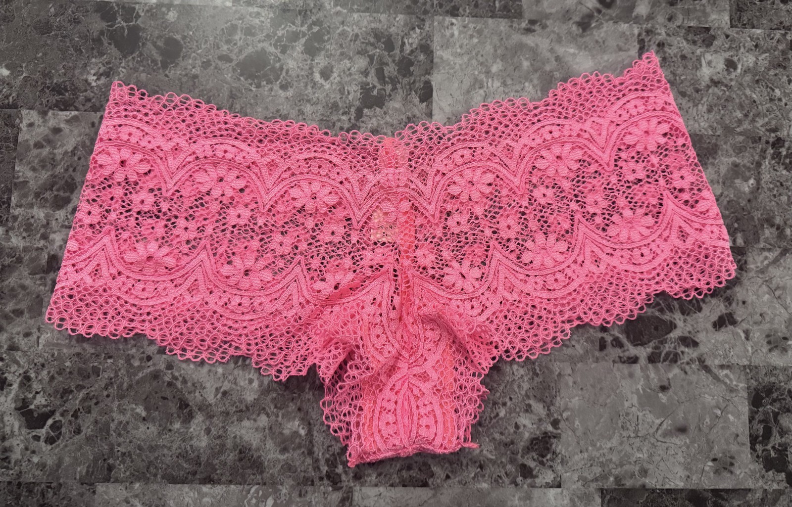 VICTORIA’S SECRET M NEON PINK CROCHET FLORAL LACE RARE SHORTIE BOYSHORT PANTIES