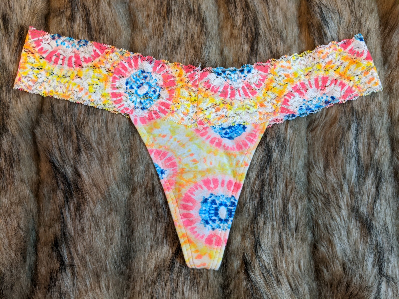 Victoria’s Secret PINK Lace Trim Thong Panty Multicolor Summer Tie-Dye MEDIUM