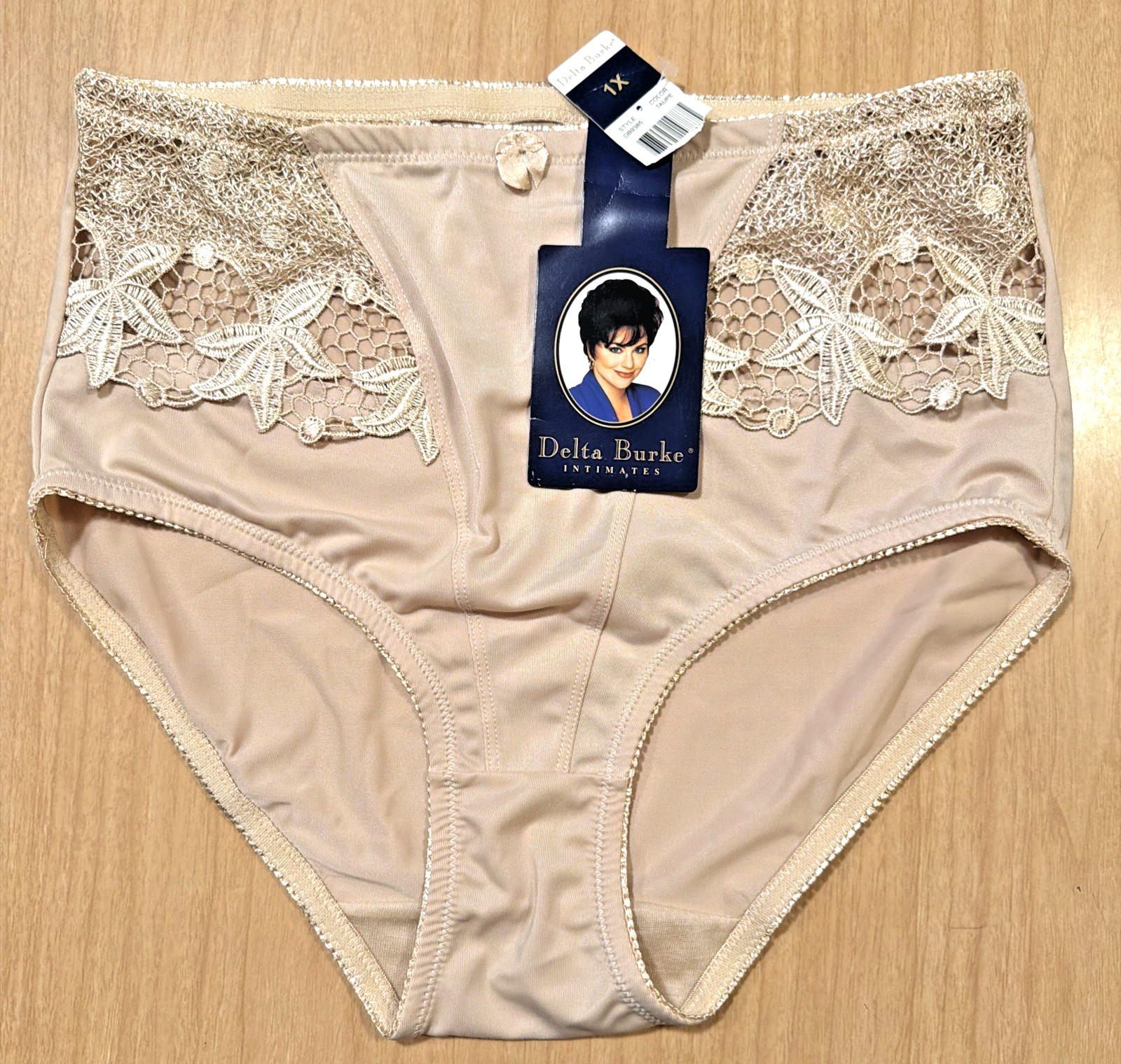 NEW NWT Delta Burke Light Control Briefs BEIGE 8/1X Vintage Smoothes Slims 9385