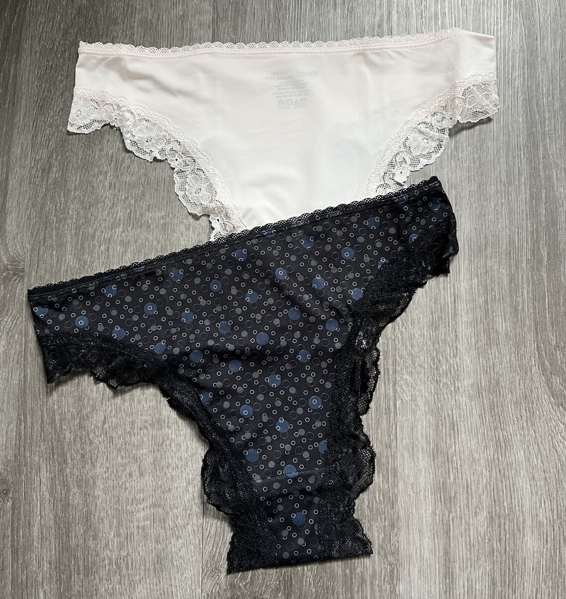 NWT Two Pair Women’s Hanes Medium Black Print Ivory Soft Stretch Cheeky Panties