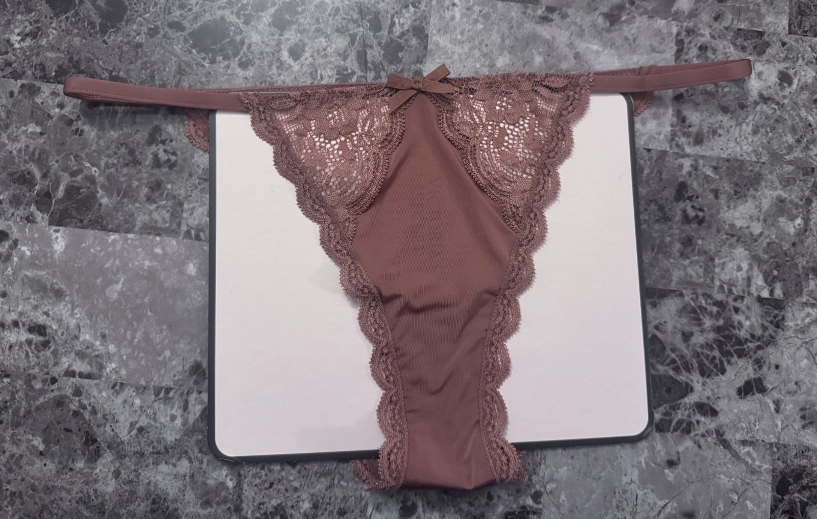 VICTORIA’S SECRET DREAM ANGELS L DARK MAUVE SMOOTH LACE RARE ITSY CHEEKY PANTIES