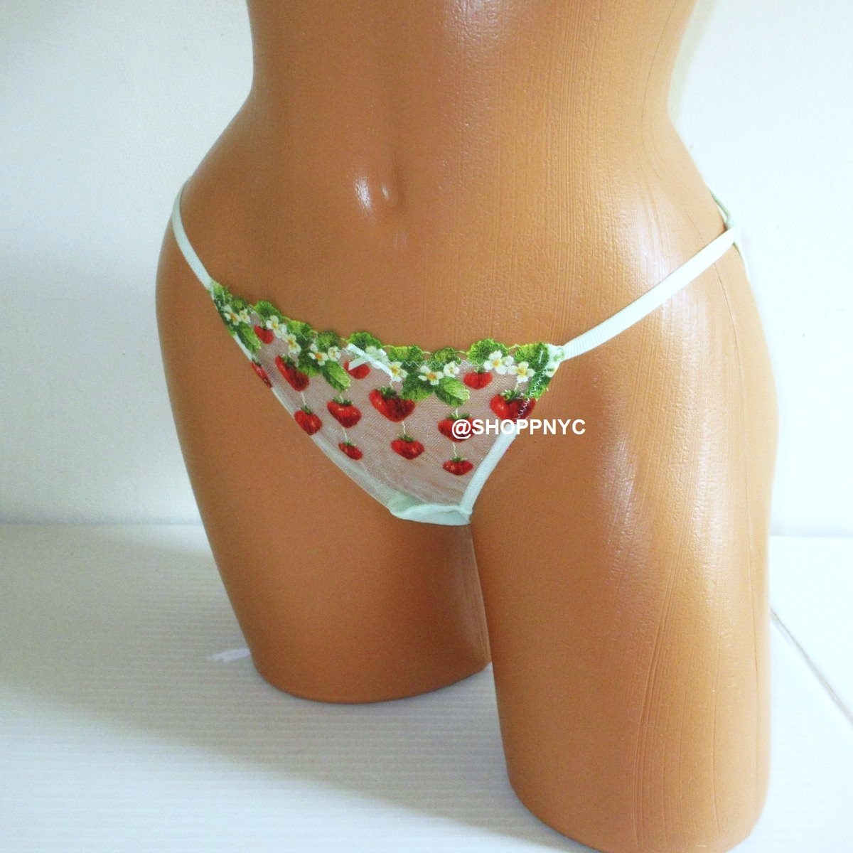 VICTORIA’S SECRET DREAM ANGELS String Bikini Panty Strawberry Embroidered $34