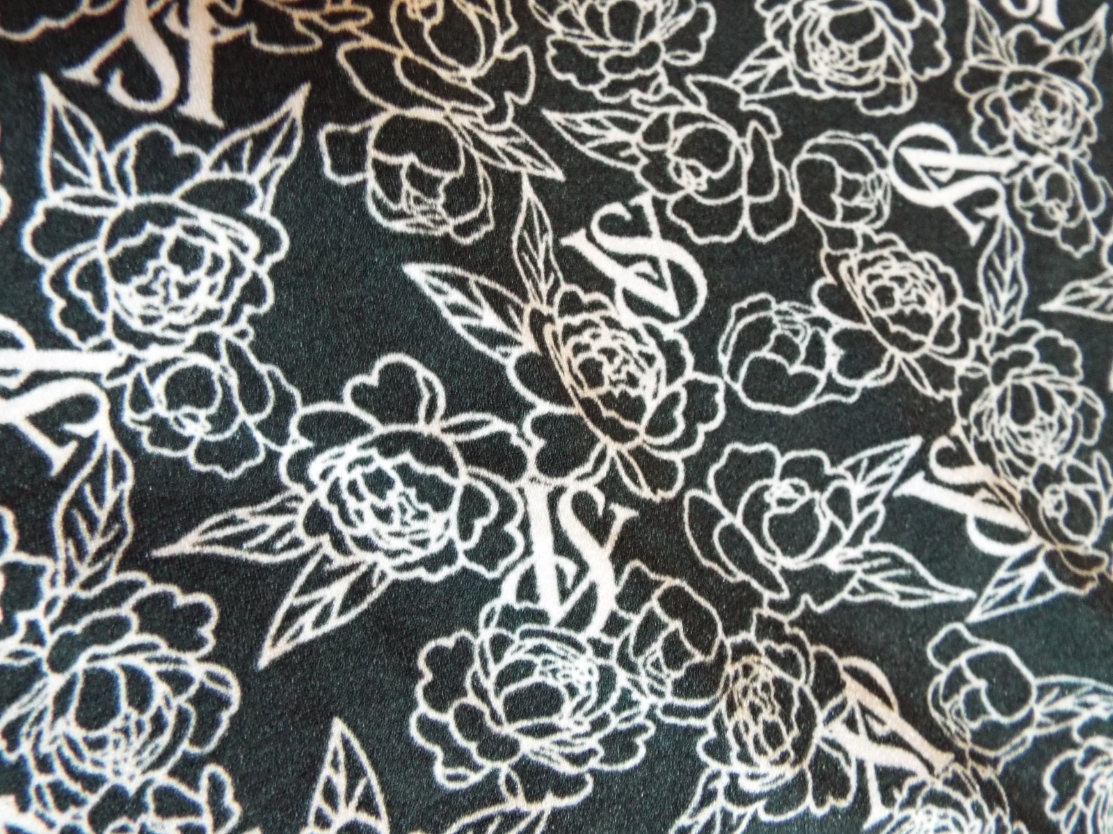 NWT Victoria’s No-Show Cheeky Panty M black Sketch Floral pink roses