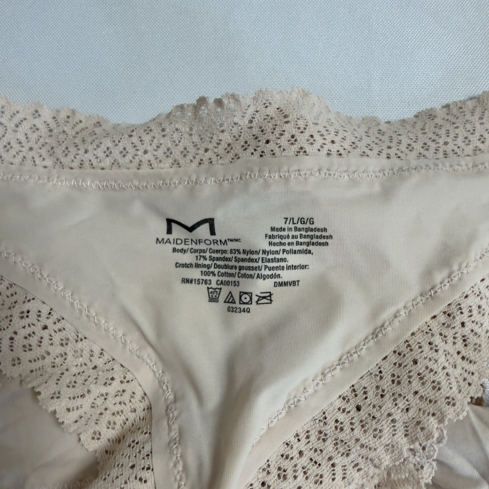 Maidenform Super Soft V-Back Thong 3 pair Women’s Large (7) Delicate Lace Trim