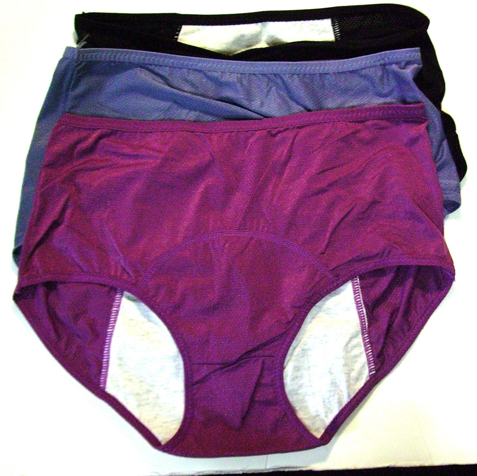 WOMENS UNDERWEAR LEAKPROOF 3 PACK SIZE WAIST 24 INCHES