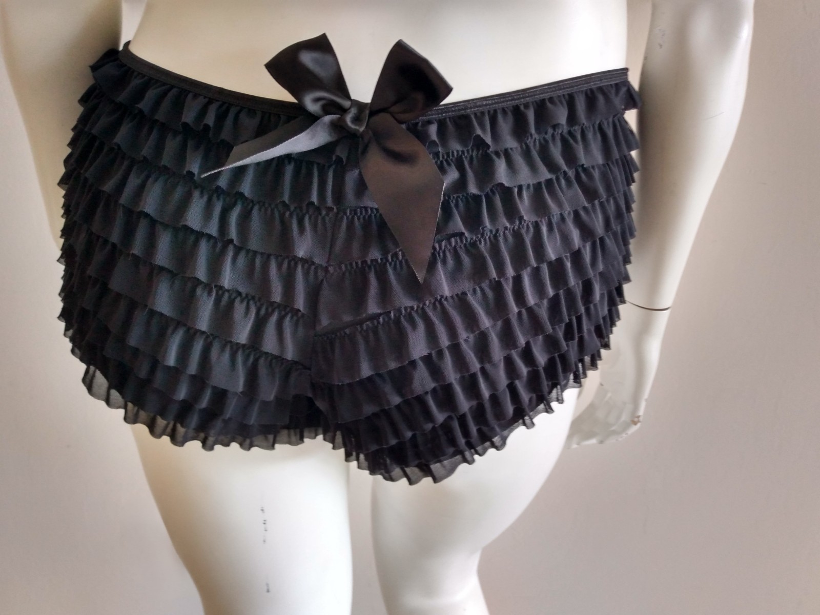 Daisy Corsets Black Ruffled Bloomers with Bow at the Back Women’s Size 3 XL