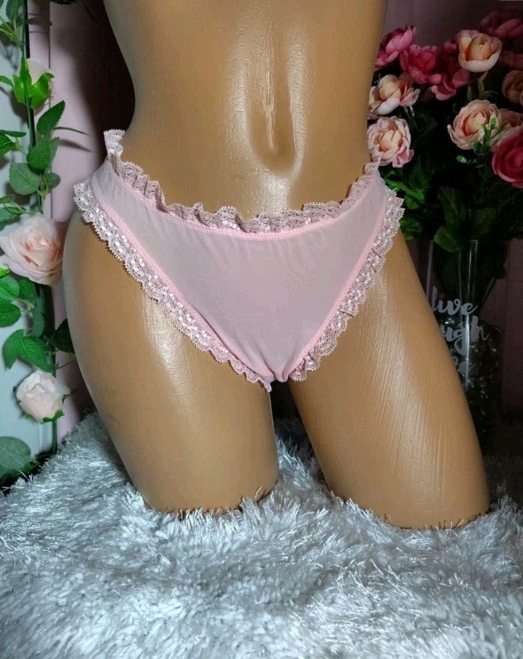 Rare Victoria’s Secret Iconic Bow Back Shiffon Ruffle Thong Medium