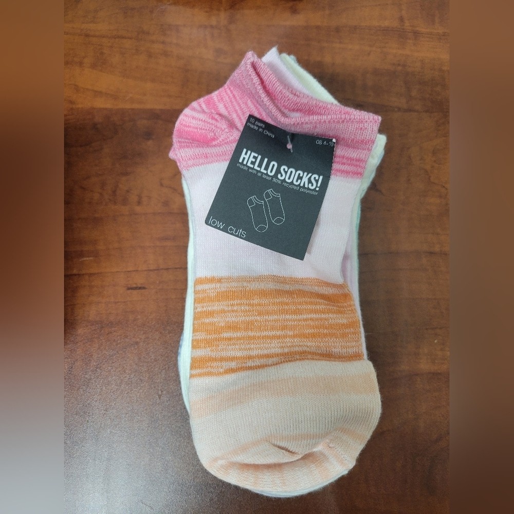 Hanes 7 Ribbed Hipsters Small and 10 Pair Of Socks with Cushioned Soles Nwt