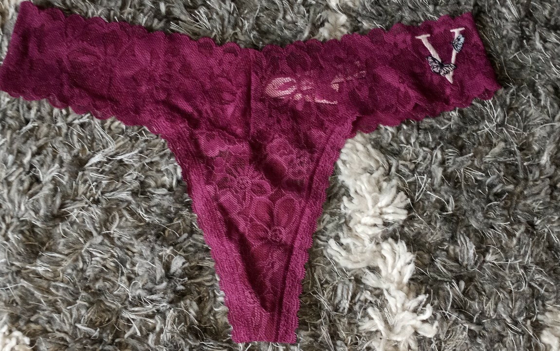 NeW Vs lacie thong Panty Size medium kir w/embroidered floral logo