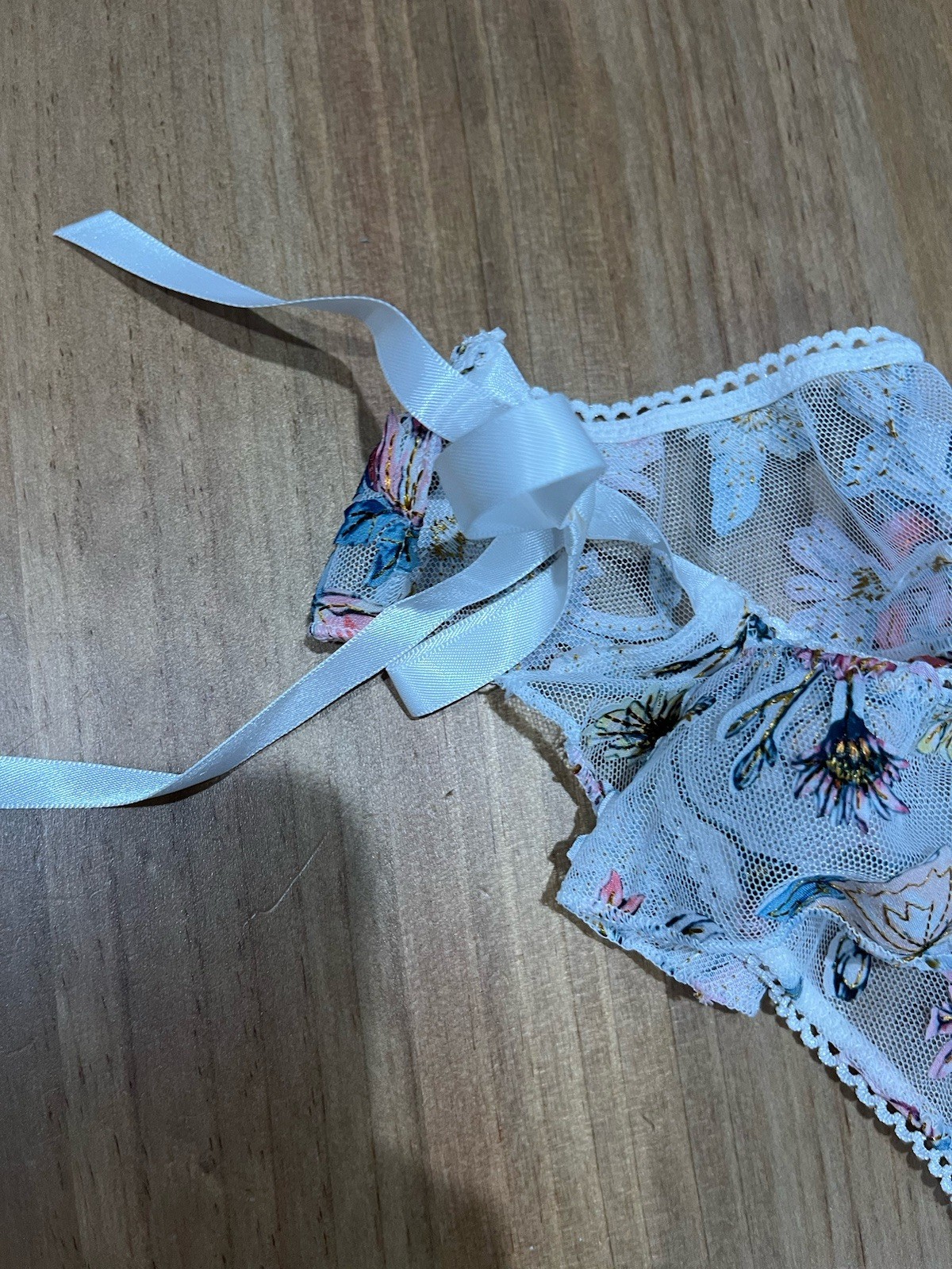 Victorias Secret Dream Angels 2019 Floral Embroidered Ruffle Flutter Thong L
