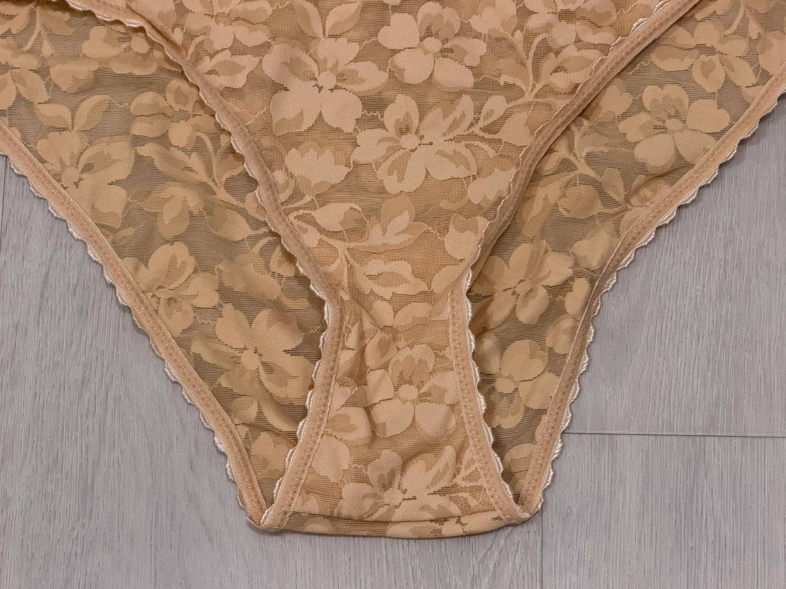 Women’s SAVAGE X FENTY LAVISH LACE BRAZILIAN PANTY – Sweet Latte Nude – Sz S 4-6