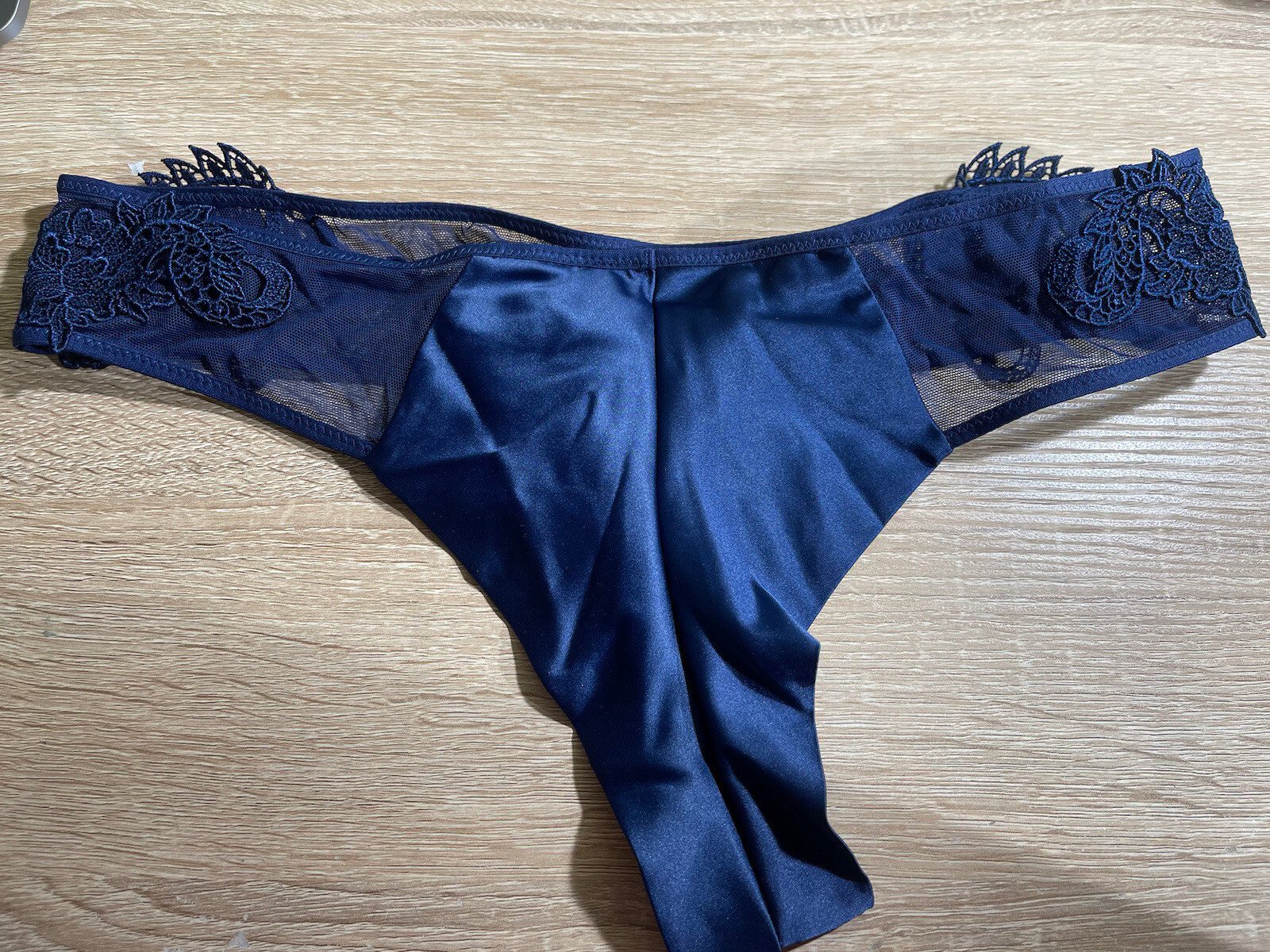 NWT VICTORIA’S SECRET – Navy Blue – Satin- Mesh – Floral Detail – S – MSRP: $44