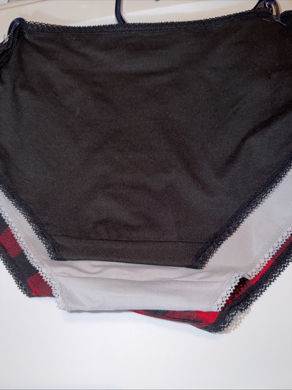 LUCKY BRAND Size: LARGE Women’s Set of 3 HIPSTERS 90% Polyester-10% Spandex