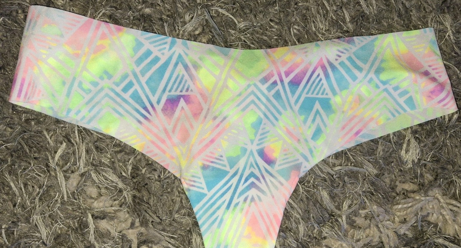 NeW vs pink Older Style no show thong Panty Size Medium Neon Aztec