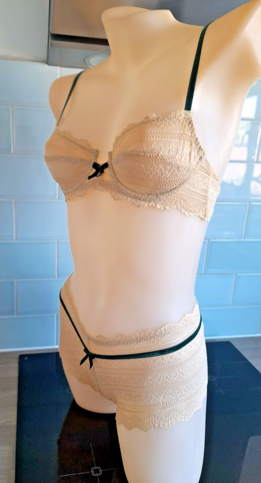 Verdissima GYPSY Beige Deep Lace With Green Velvet Details High Rise Shorts