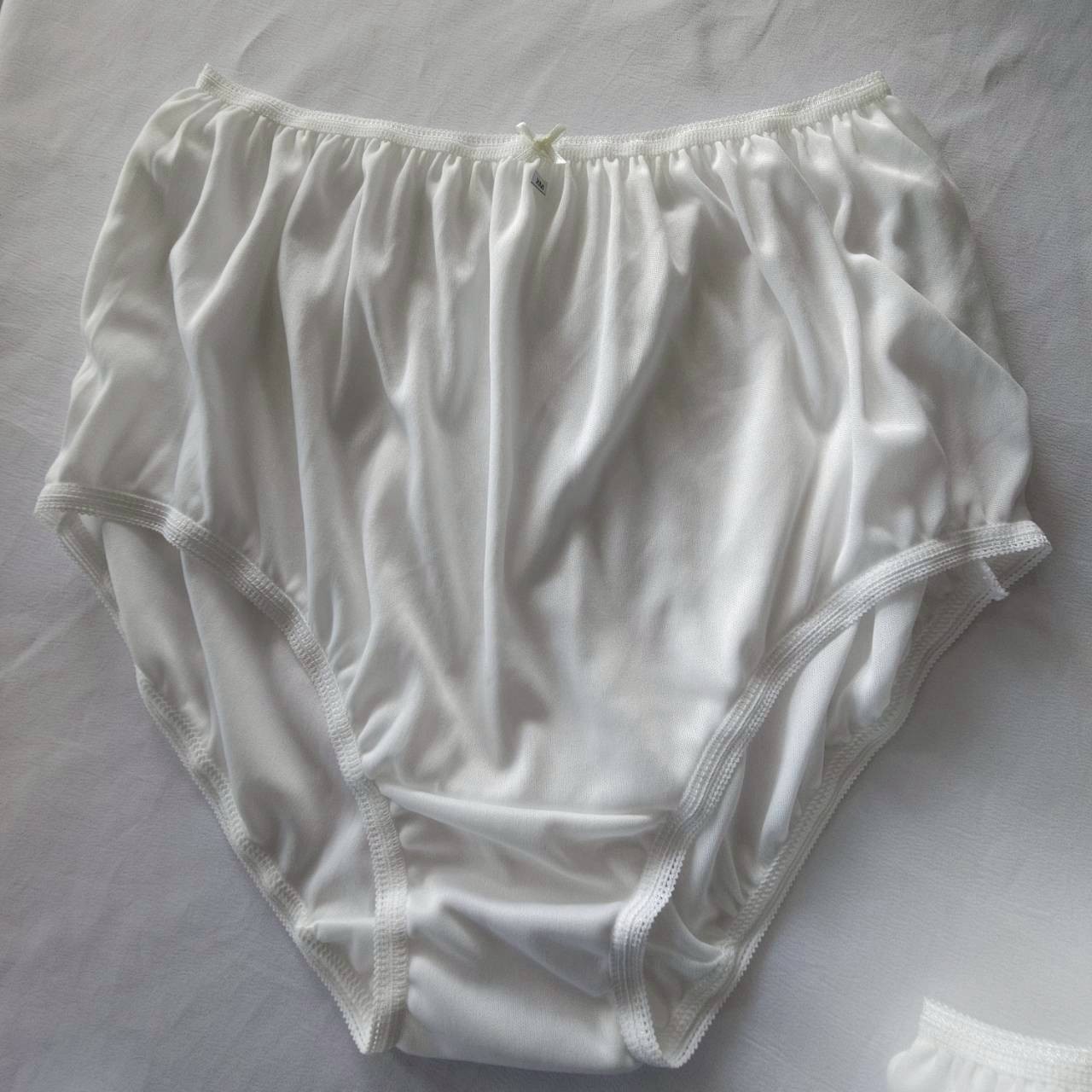 6 Plus Underwear Soft Silky Nylon Woman Granny Panties Briefs Waist 40″-45″White