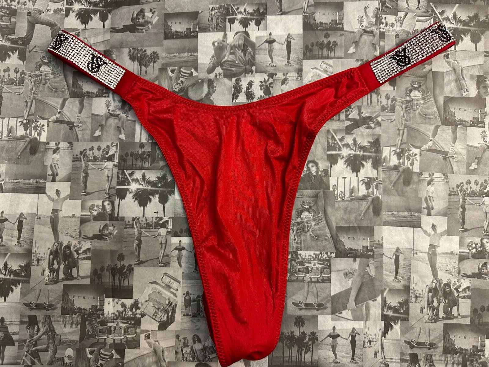 NWT Victoria’s Secret Very Sexy VS Logo Shine Strap Thong Panty Lipstick Red M