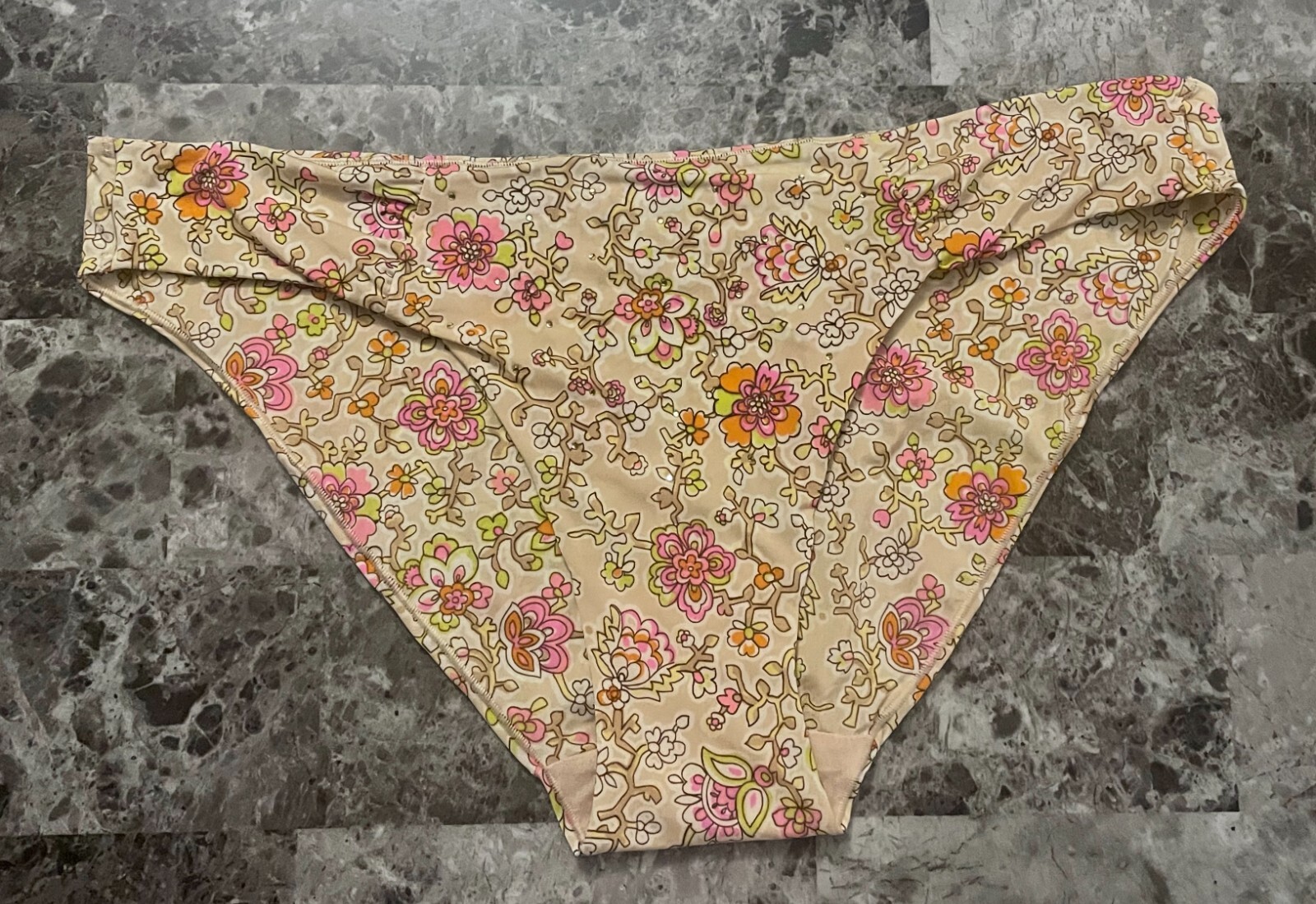 VICTORIA’S SECRET M BEIGE NUDE PINK FLORAL SMOOTH RHINESTONE RARE BIKINI PANTIES