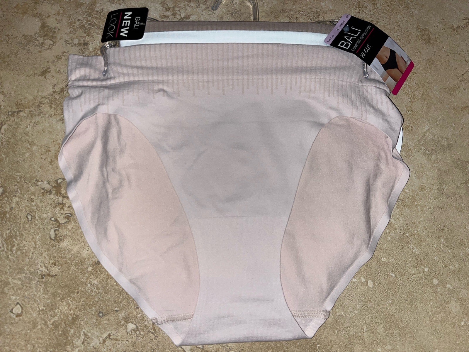 NWT Bali Comfort Revolution 3 Pk Modern Seamless Hi-Cut Panty Med 6 DFMSH3 $30