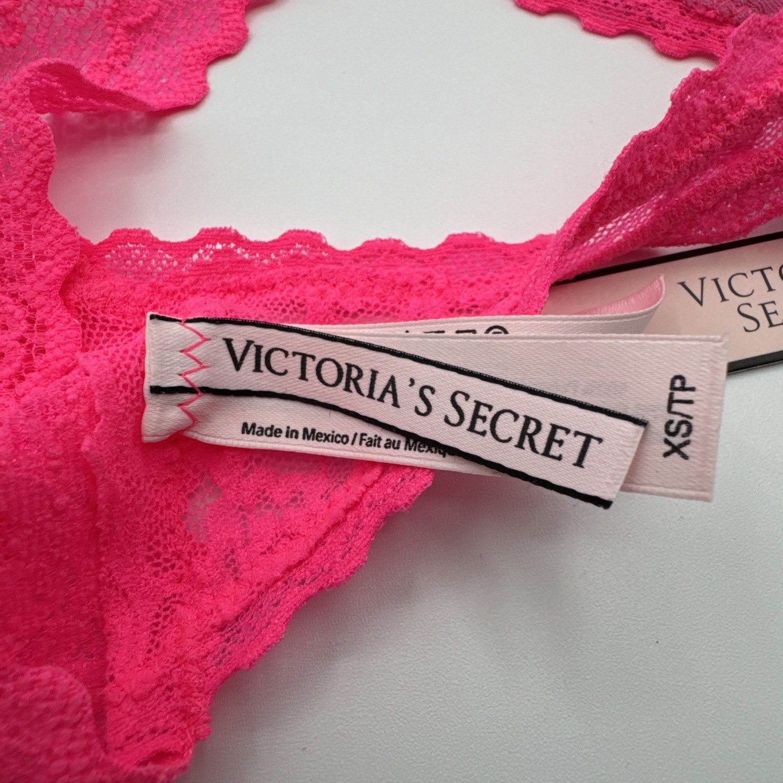 VICTORIA’S SECRET X-SMALL PINK FLORAL LACE RARE RETIRED 🔥THONG PANTIES NEW