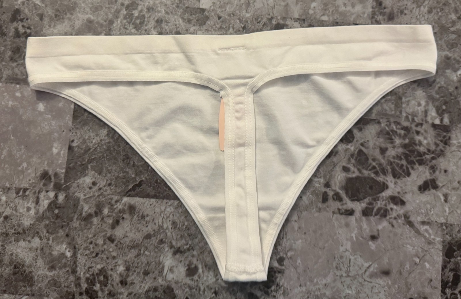 NWT BODY BY VICTORIA’S SECRET M OFF WHITE SEAMLESS VINTAGE RARE THONG PANTIES
