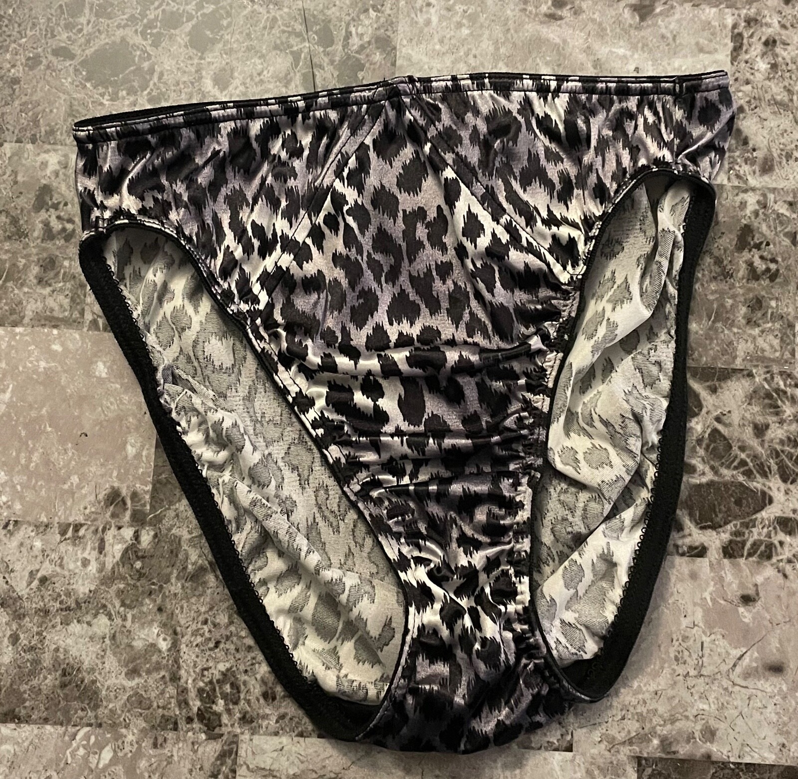 NWT VICTORIA’S SECRET M LEOPARD CHEETAH SECOND SKIN SATIN VINTAGE RARE PANTIES
