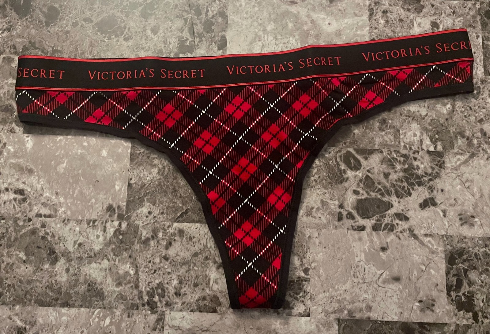 NWT VICTORIA’S SECRET RED BLACK WHITE PLAID THICK LOGO WAISTBAND THONG PANTIES